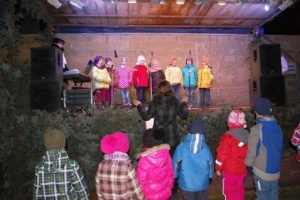 Zpívání u vánočního stromu 2013